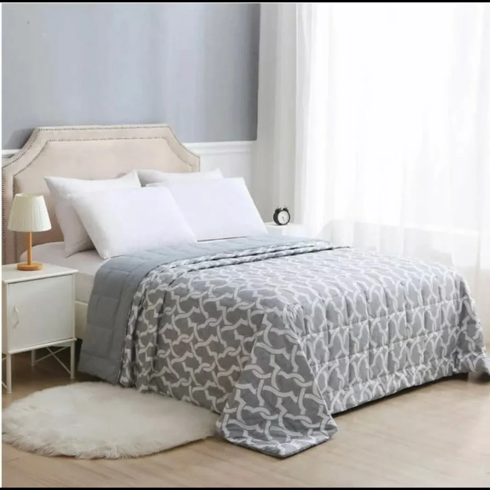 NEW Charisma Down Alternative Reversible Blanket Queen Size 98 In X 96 in